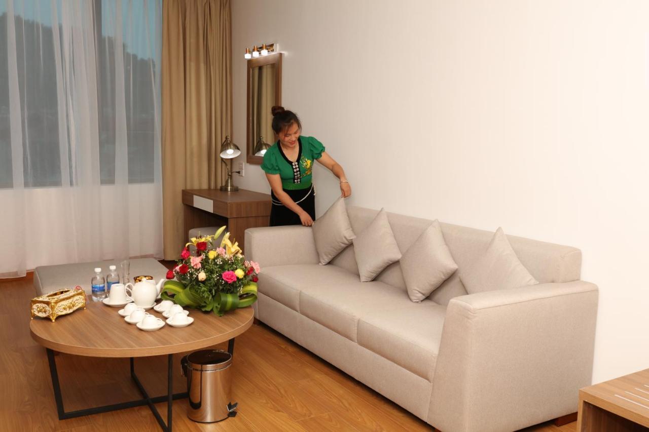 Hotel Khach San Hoa Ban Trang à Son La Extérieur photo